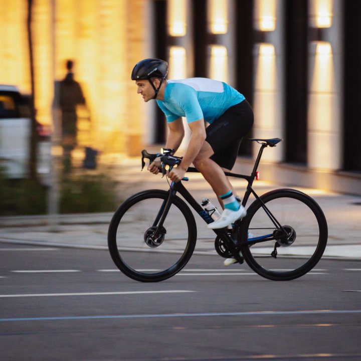 SIGMA Aura 100 Set / Blaze Link Fahrradbeleuchtung Set schwarz Front- und Rücklicht Connected StVZO